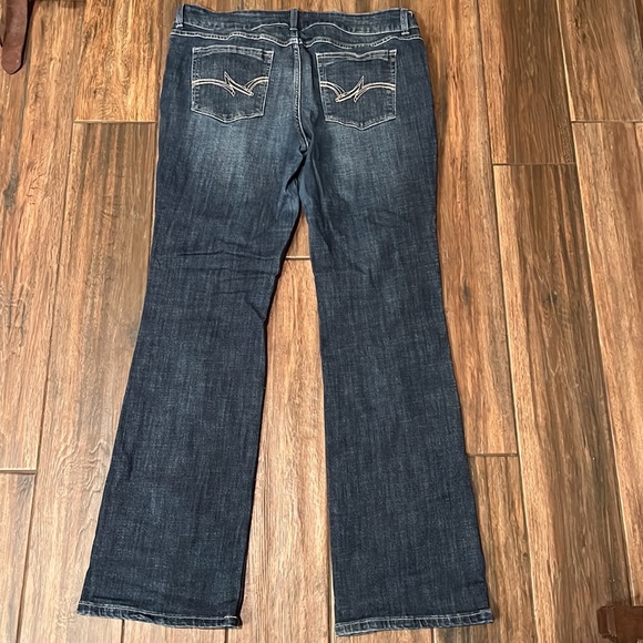 👖 LN Wrangler brand boot cut junior’s jeans - Picture 6 of 8